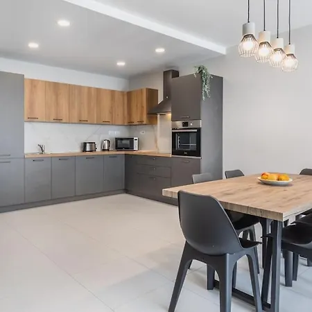 Exquisite Modern Luxury Apt In Central Malta - Walking Distance To The Restaurants & Night Life Is-Swieqi Exterior photo