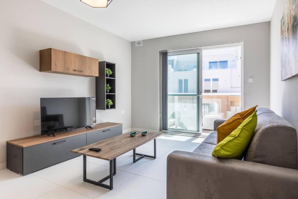 Exquisite Modern Luxury In Malta - Walking Distance To The Restaurants & Night Life شقة