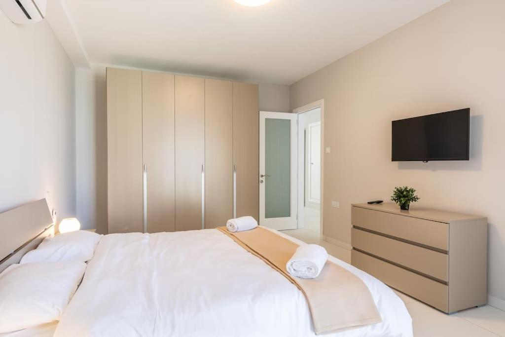 Exquisite Modern Luxury In Malta - Walking Distance To The Restaurants & Night Life شقة *